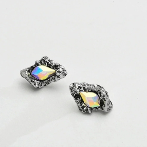 1 LEFT! Crystal Stud Earrings Silver - Picture 10 of 16